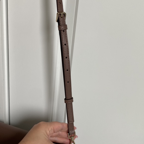 Kate Spade crossbody with removable and adjustable should strap. - Picture 3 of 10